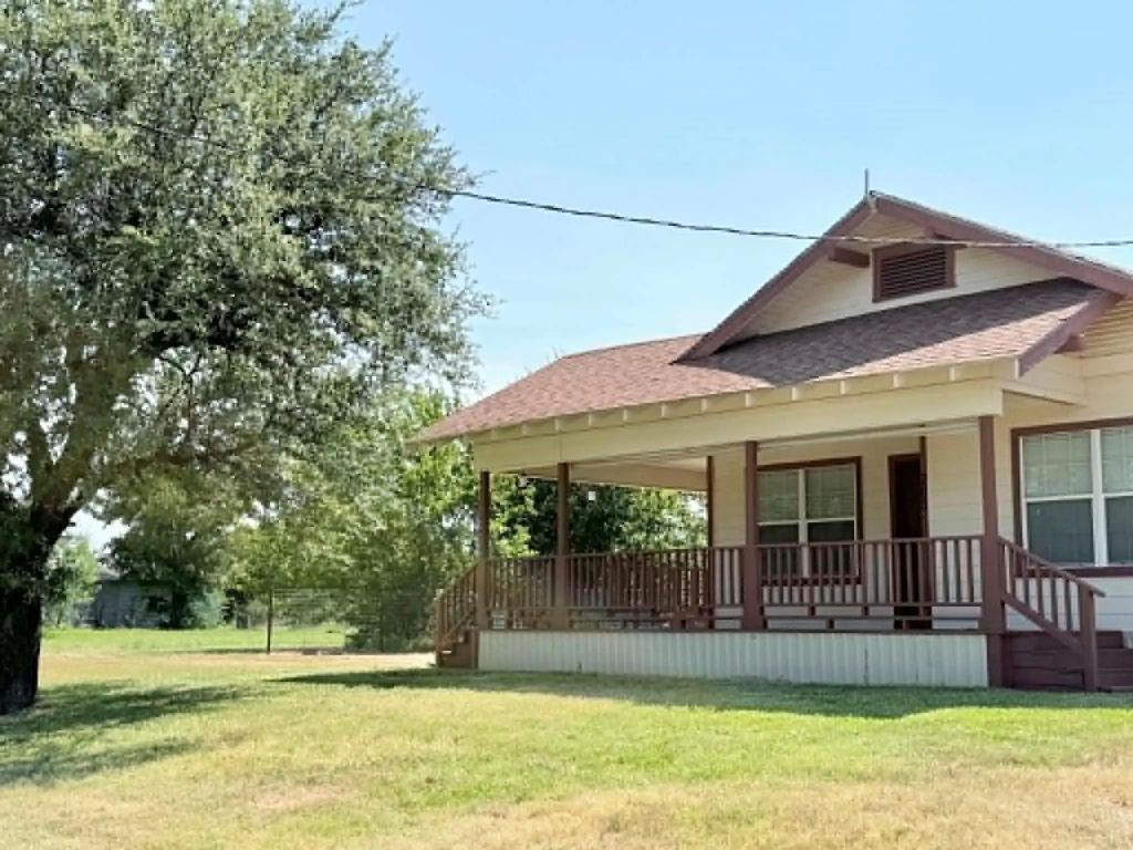 203 Avenue C, Gustine