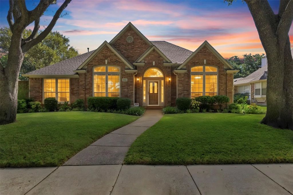 2910 Live Oak Drive, Rowlett