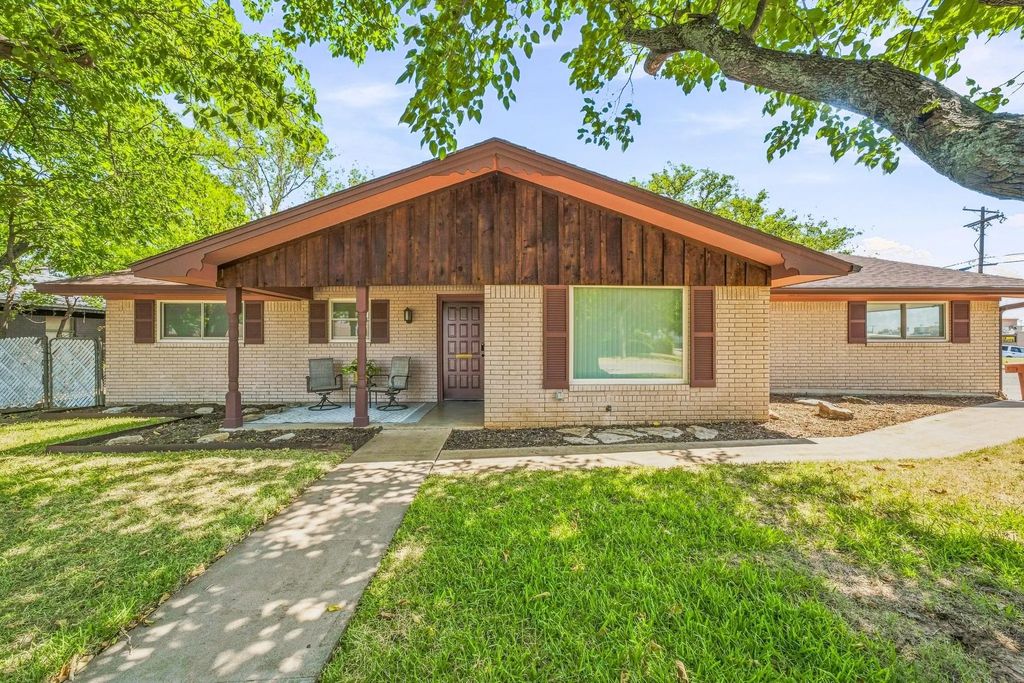 409 N Charlotte, Stephenville