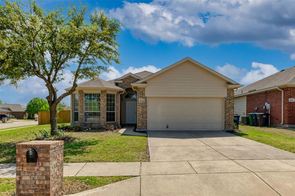 9901 Amaryllis Lane, Fort Worth