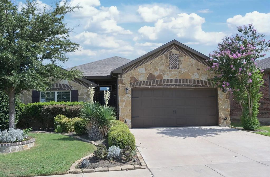 9212 Glen Mills Trail, Fort Worth