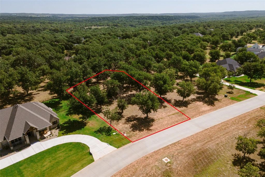 1160 E Landings N, Granbury