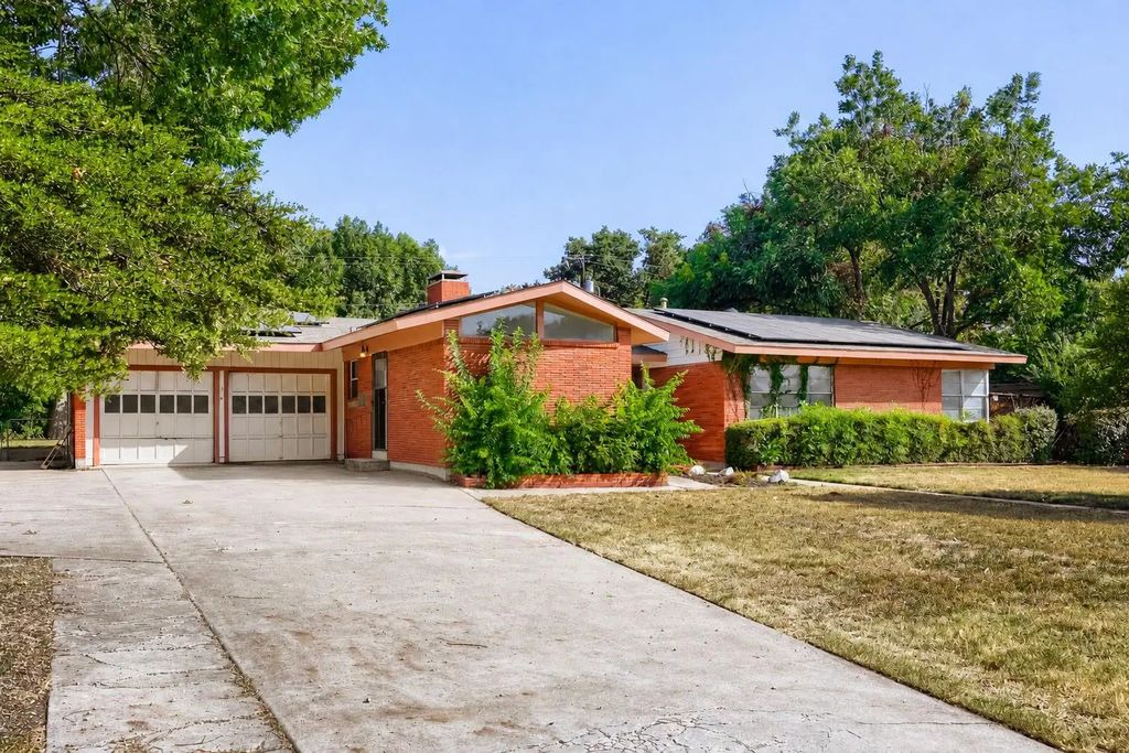 6716 Woodstock Road, Fort Worth