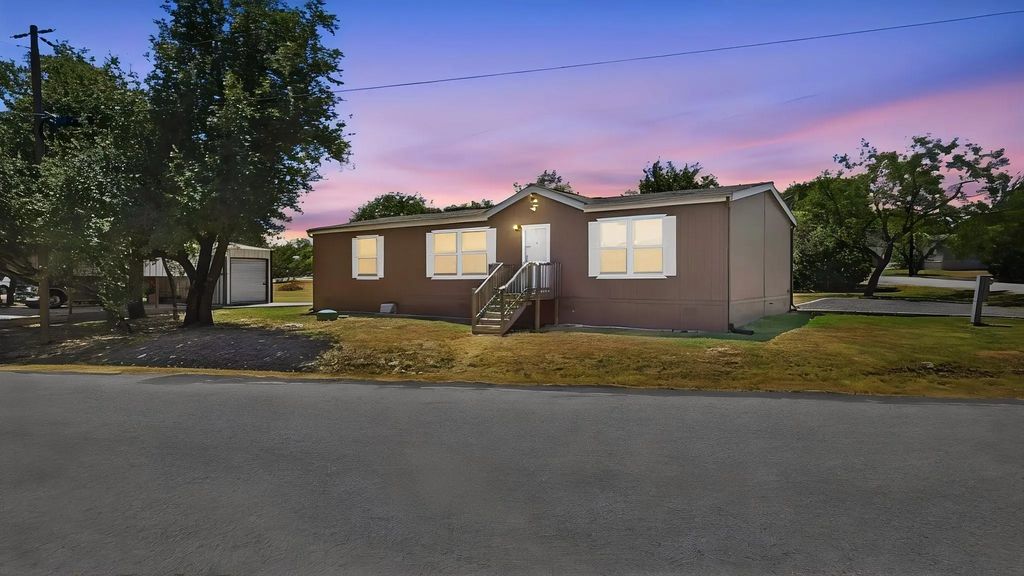 801 Pecos River Drive, Granbury