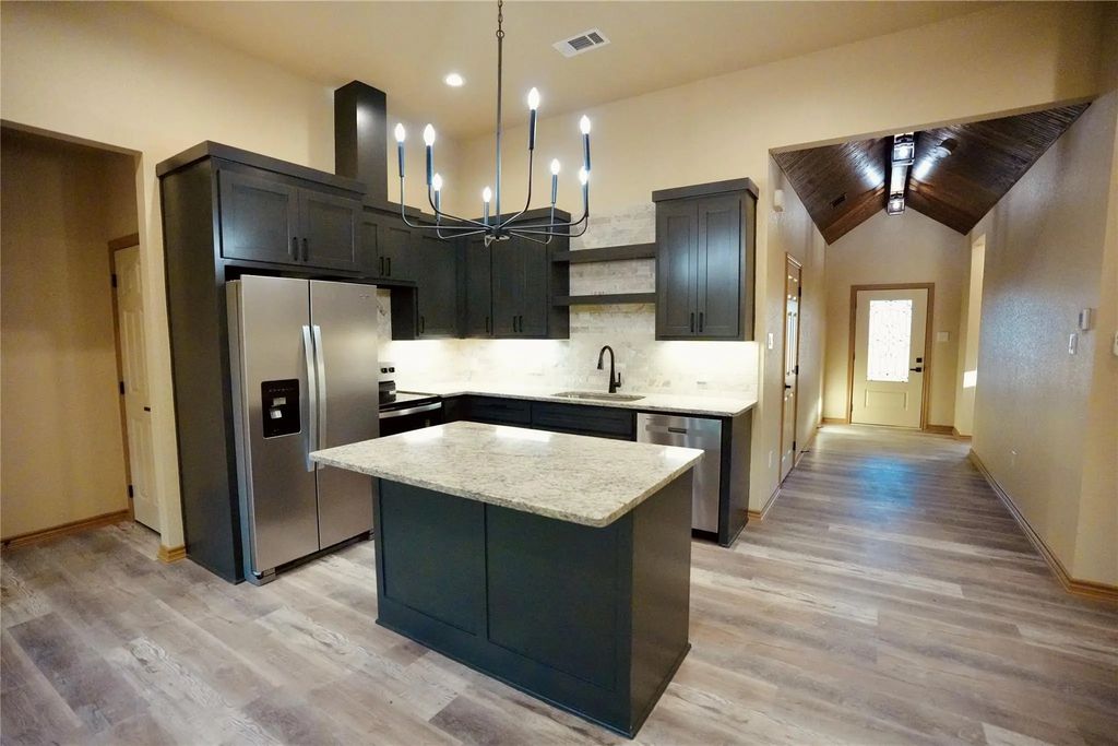 320 Summit Drive, Mineral Wells