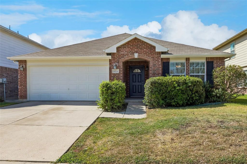4524 Willow Rock Lane, Fort Worth