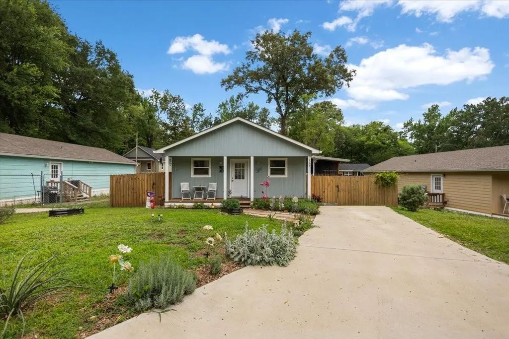 215 Hull Street, Gladewater