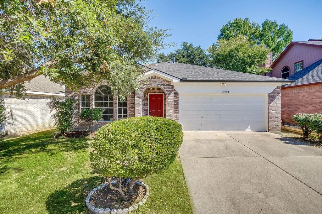 7452 Blackthorn Drive, Fort Worth