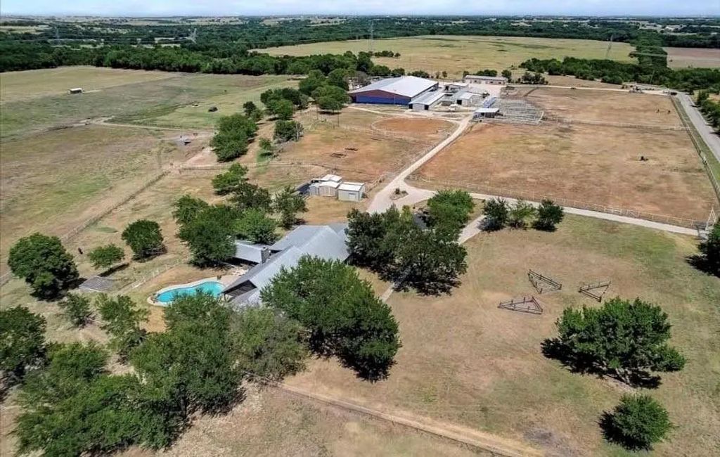 9494 Waide Road, Sanger