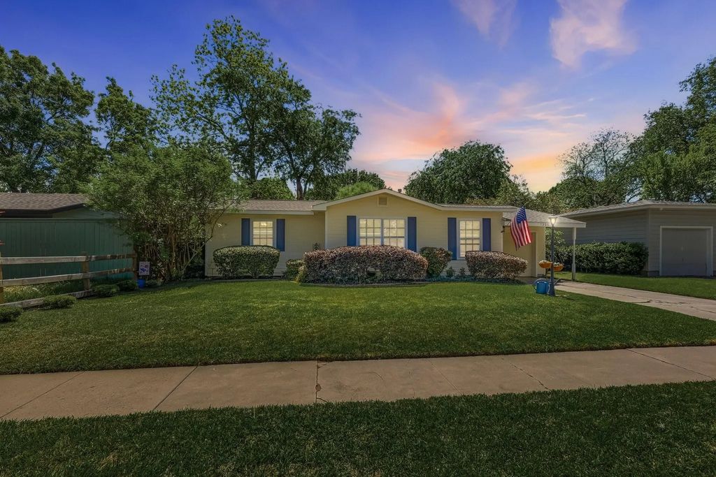 1204 Lyndale Drive, Arlington