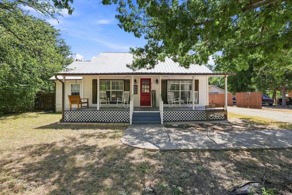 314 E 5th Street, Anna