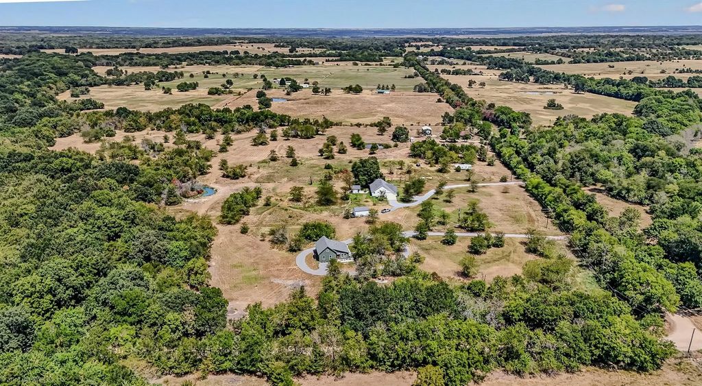 1530 County Road 3925, Wolfe City