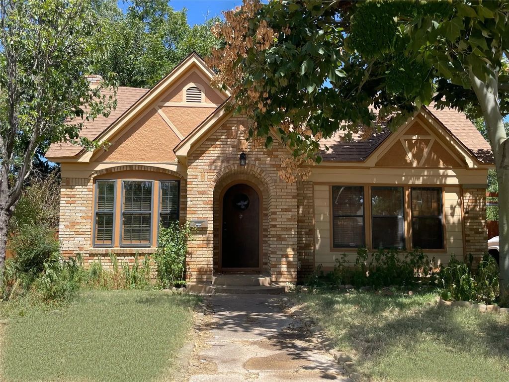 3915 Meadowbrook Drive, Fort Worth