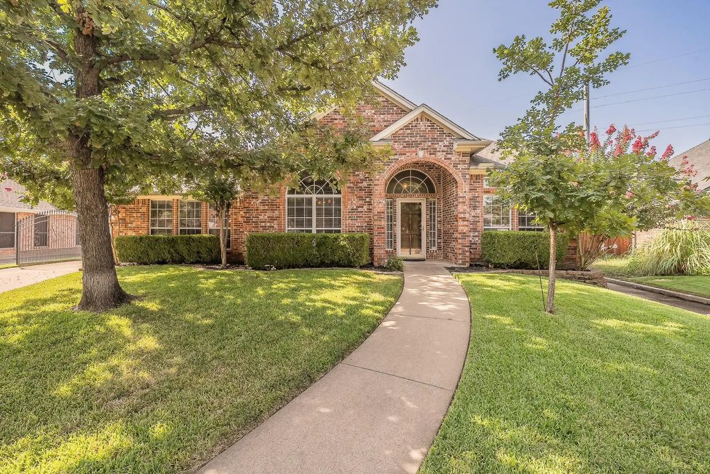 8152 Vine Wood Drive, North Richland Hills