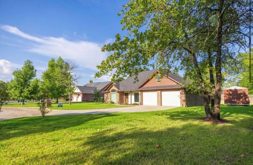704 Kimberly Lane, Canton