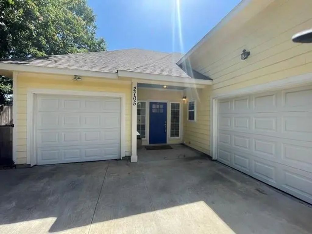 2705 College Avenue, Fort Worth