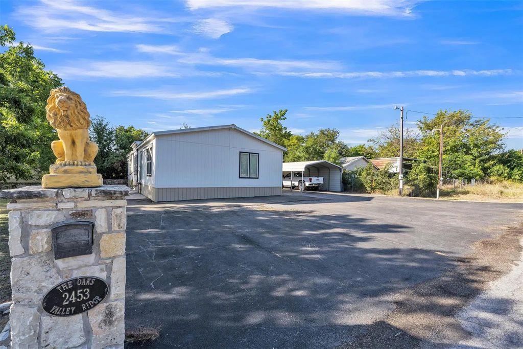 2453 S Valley Ridge Drive, Granbury