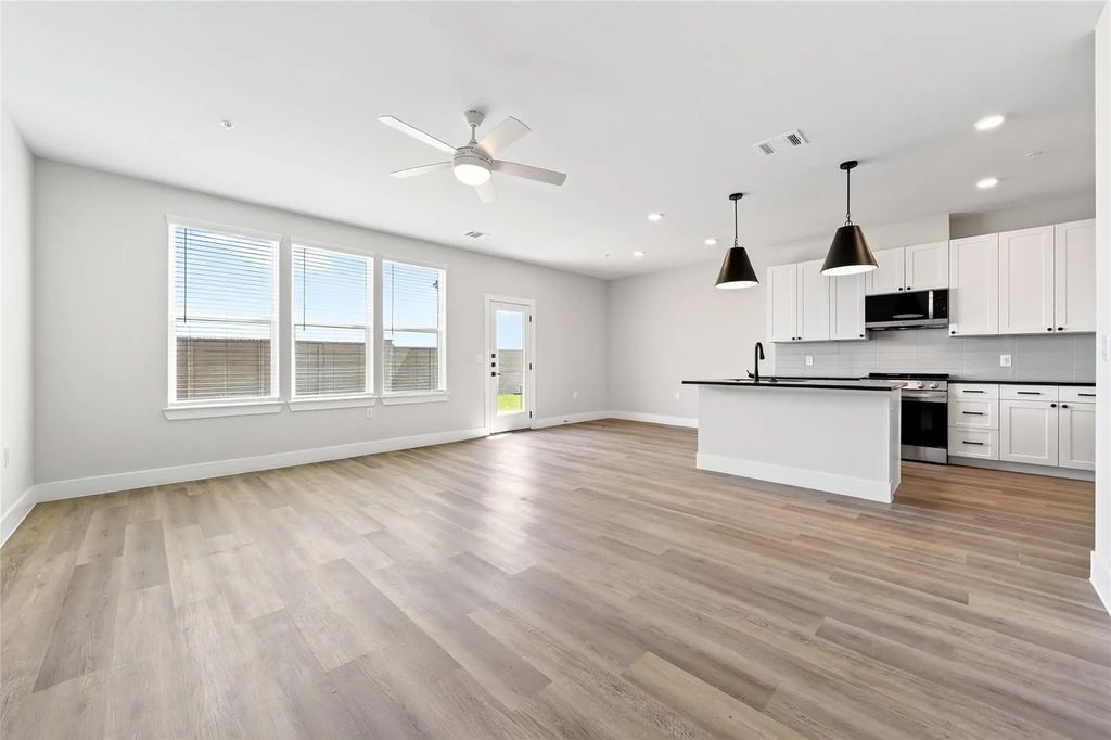 207 Melody Lane, Melissa