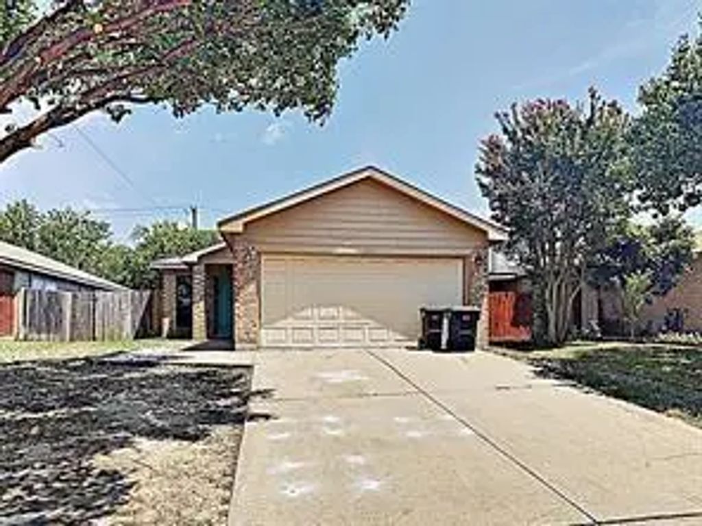 1021 Olivewood Lane, Fort Worth