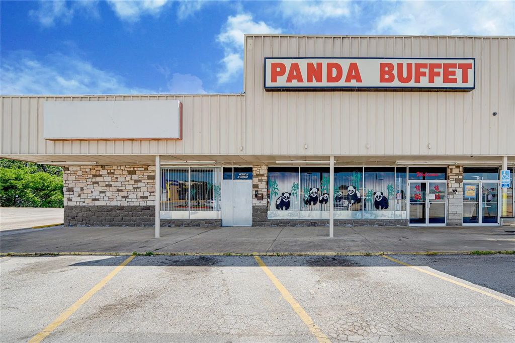 1400 W Moore Avenue B, Terrell