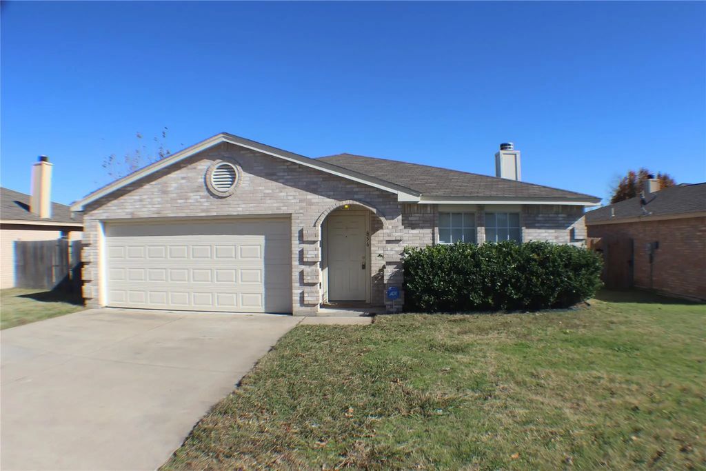 856 Mccully Street, White Settlement