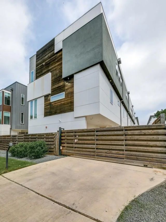 5711 Bryan Parkway 102, Dallas