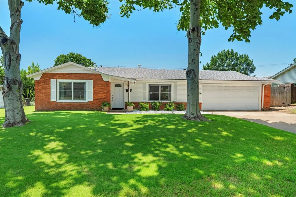 8037 Pinewood Drive, Benbrook