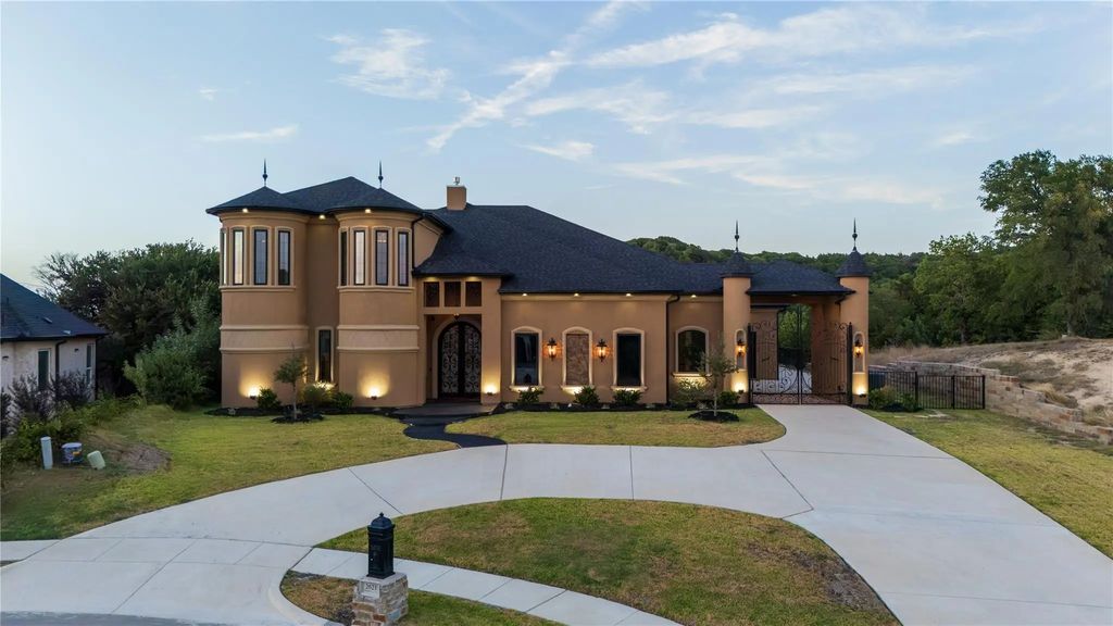 2621 Whispering Oaks Cove, Cedar Hill