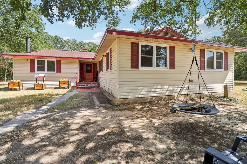 13110 County Road 4016, Kemp