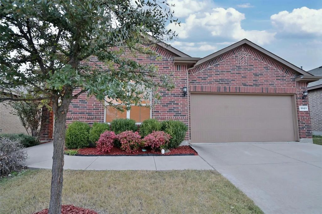 5921 Comanche Peak Drive, Fort Worth