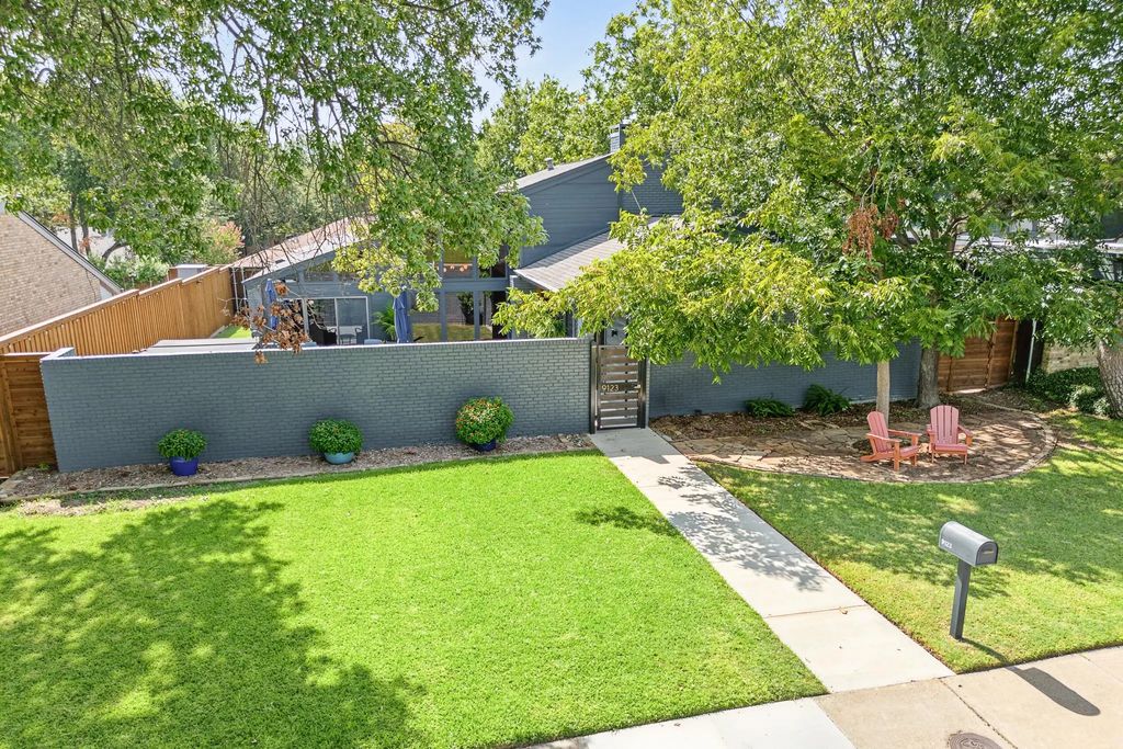 9123 Windcrest Drive, Dallas
