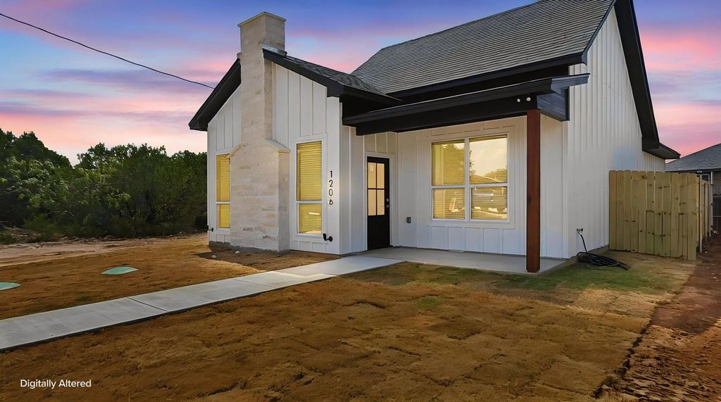 1206 Thicket Court, Granbury