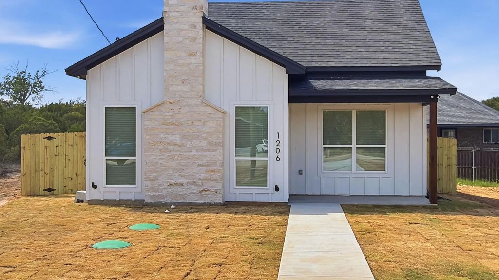 1206 Thicket Court, Granbury