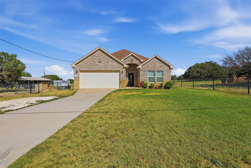 328 Ridge Drive N, Cleburne