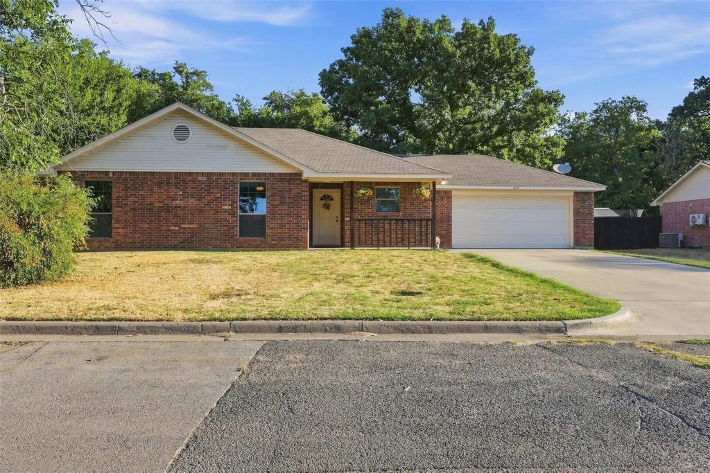 607 E Water Street, Weatherford