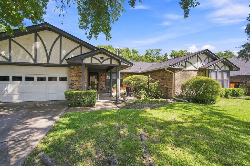 2310 Louise Lane, Ennis