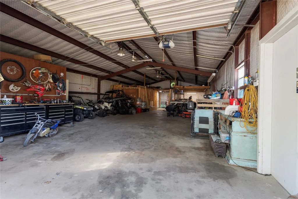 6947 Fm 2494, Athens