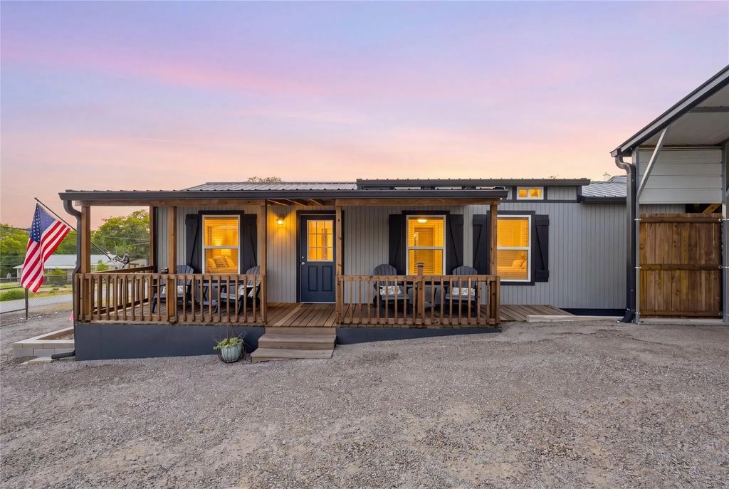427 County Road 1743, Clifton