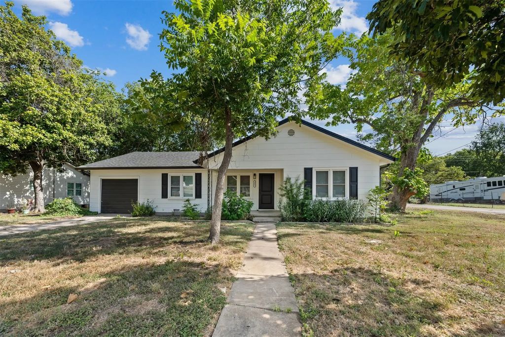 903 E Avenue C, Valley Mills