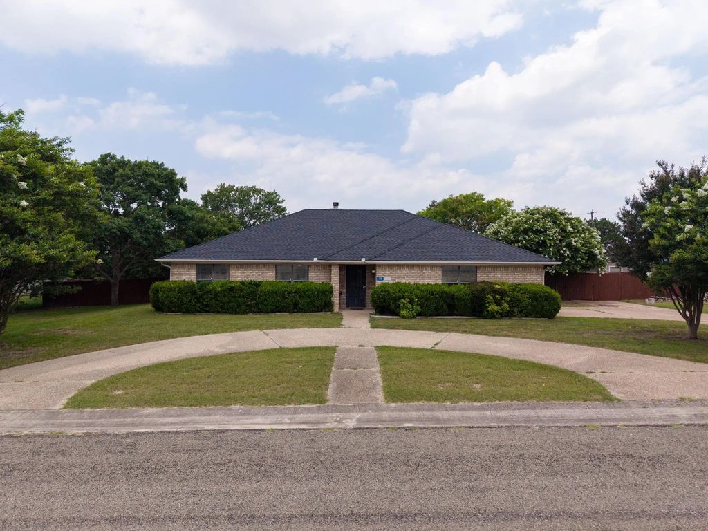 148 Sunflower, Lampasas
