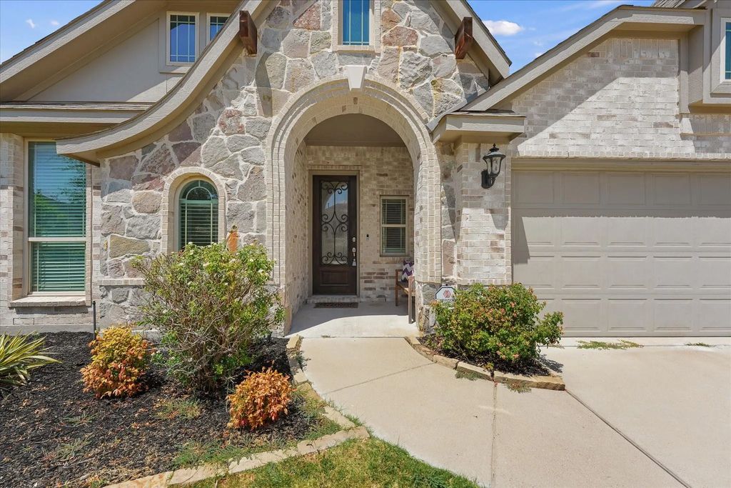 324 Roscoe Drive, Fate