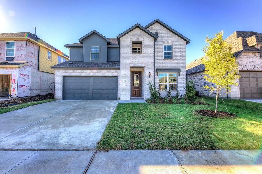 1012 Rosebay Drive, Justin