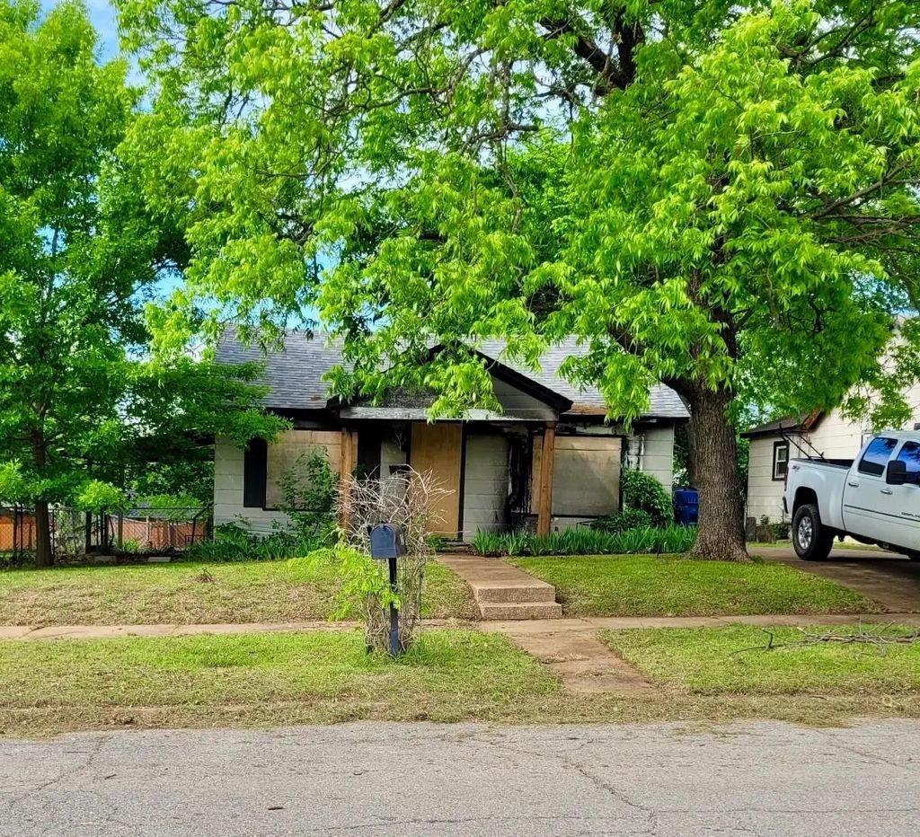 125 E Munson Street, Denison