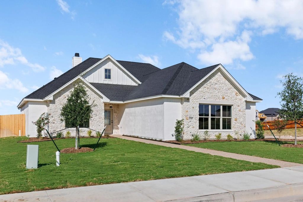 1345 Tahonta Drive, Hewitt