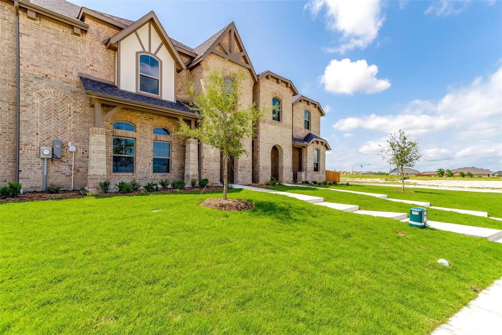 1531 Homeplace Circle, Mansfield