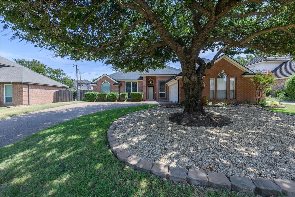 3120 Steve Drive, Hurst