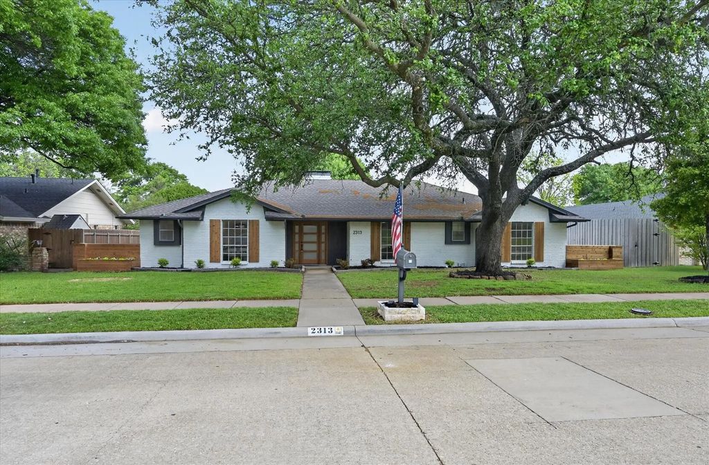 2313 Claridge Circle, Plano