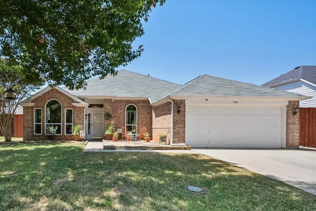 704 Oakridge Drive, Lake Dallas