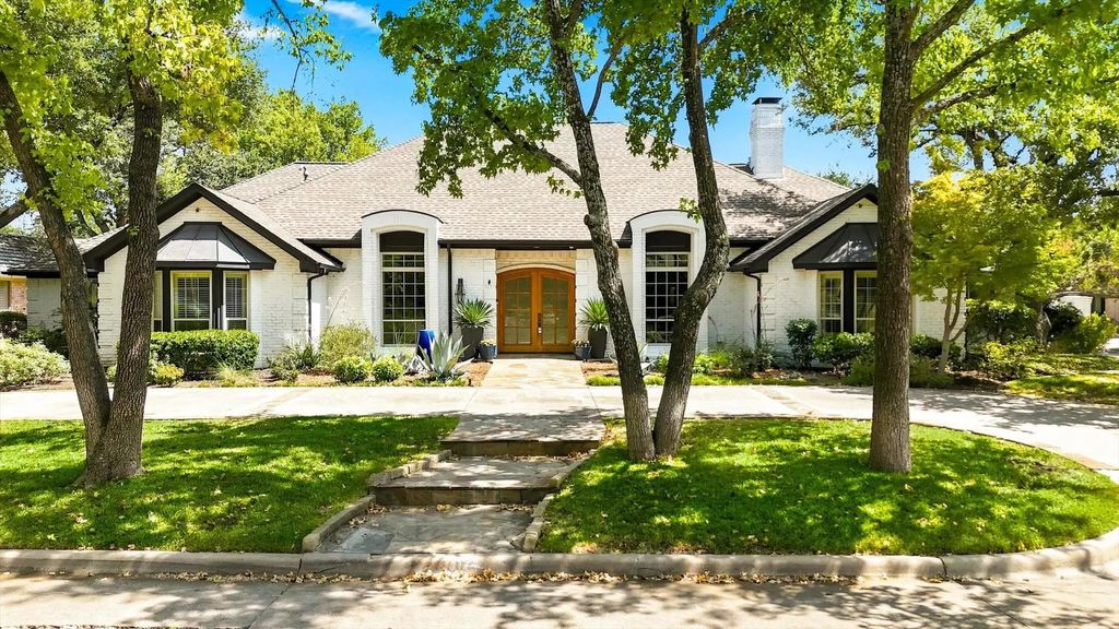 5702 Club Oaks Drive, Dallas