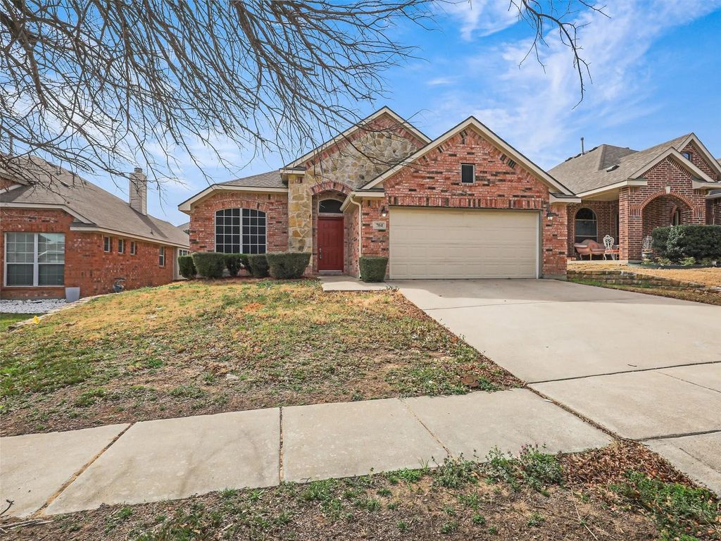 704 Darlington Trail, Fort Worth